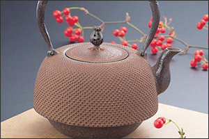 《お茶好きは湯沸しからこだわる》岩鋳製南部鉄器