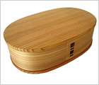 秋田伝統工芸の曲げわっぱの弁当箱。軽くて杉の香りが良い