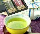 創業200年の老舗から。緑の5月に摘み取った新鮮な茶葉静岡茶。茶匠の茶セット