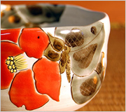 【茶器】鮮やかな椿が印象的な、久谷焼の抹茶茶碗