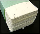 手漉きで竹の皮を混ぜ込んだ個性的な土佐紙の名紙