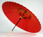 舞妓さんにも愛用されている蛇の目傘。雨の日もきれいに