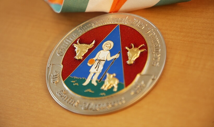 ギルド アンテルナショナル デ フロマジュ エ コンフレリー ド サントゥギュゾン協会の叙勲メダル
