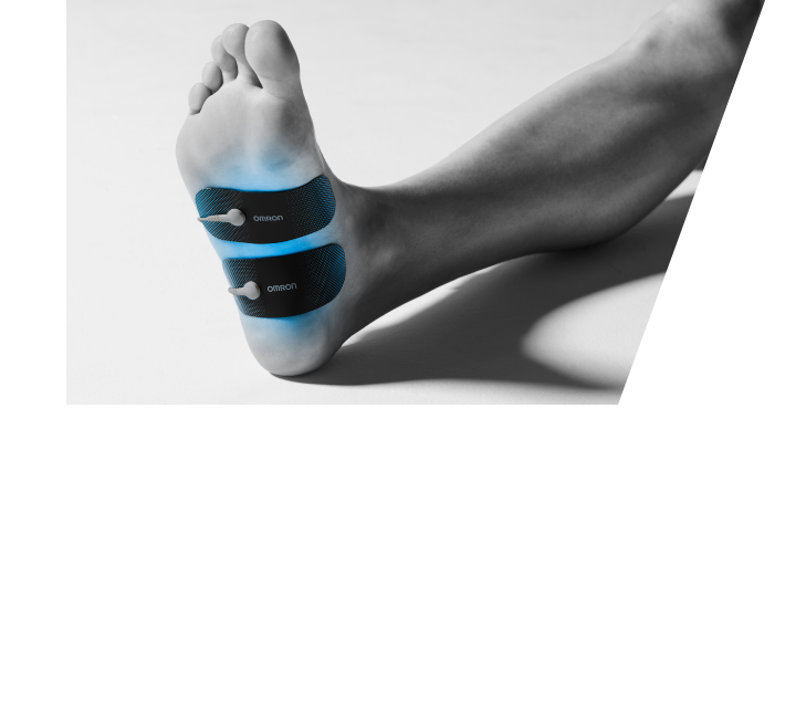 「足裏」のケアに 足裏は、体と地面の唯一の接点であり、体重を支える部位です。足裏を挟むように関節用パッドを貼り付けて、筋肉疲労を緩和します。
